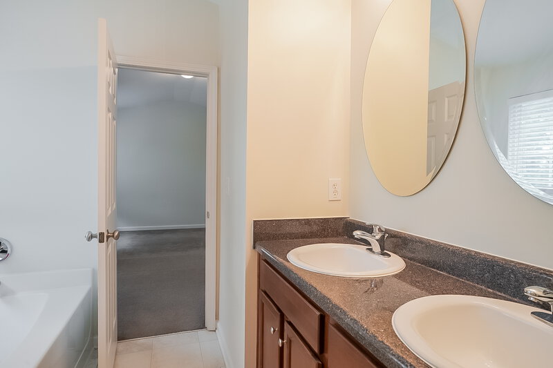 2,075/Mo, 5003 Amethyst Dr Douglasville, GA 30135 Main Bathroom View 2