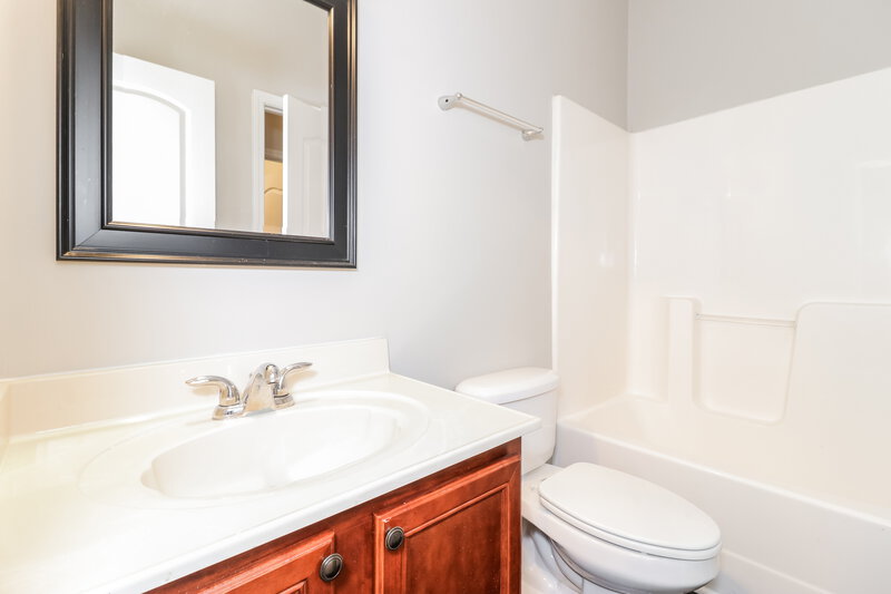 0/Mo, 2878 Suttonwood Way Buford, GA 30519 Bathroom View