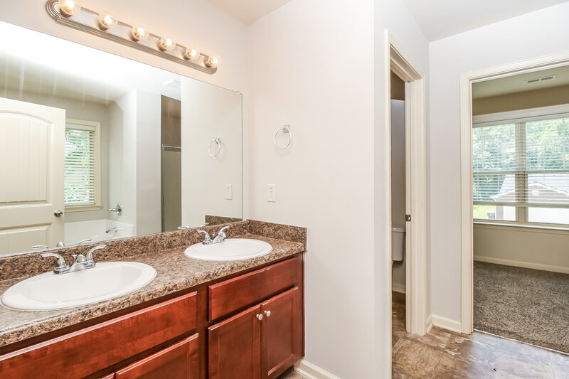 1,970/Mo, 284 Klinetop Dr McDonough, GA 30253 Main Bathroom View