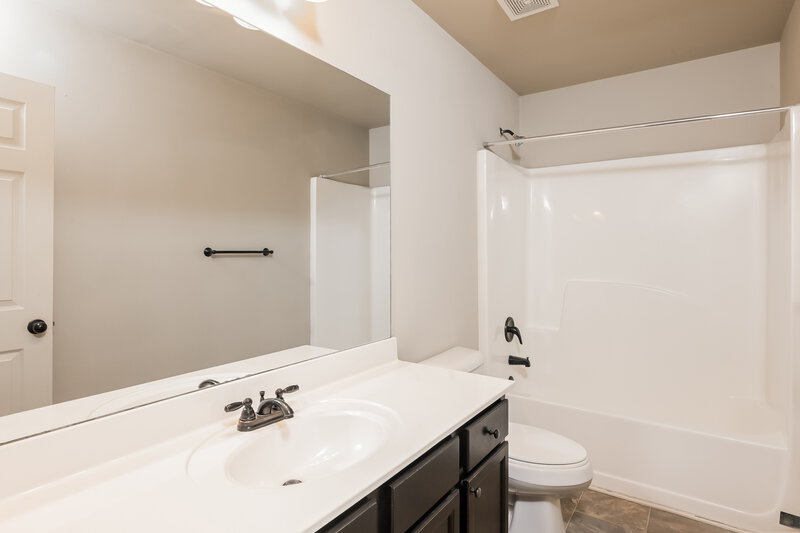 1,945/Mo, 1337 Avington Glen Way Lawrenceville, GA 30045 Bathroom View