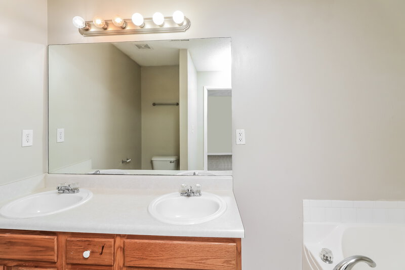 1,855/Mo, 176 St Ann Cir Dallas, GA 30157 Bathroom View