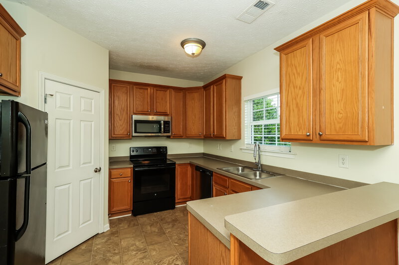1,855/Mo, 27 Palladio Way Newnan, GA 30263 Kitchen View