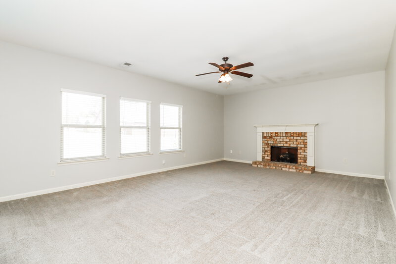 1,970/Mo, 46 Hamilton Blvd NW Cartersville, GA 30120 Living Room View