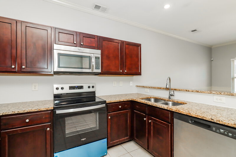 1,970/Mo, 46 Hamilton Blvd NW Cartersville, GA 30120 Kitchen View 2