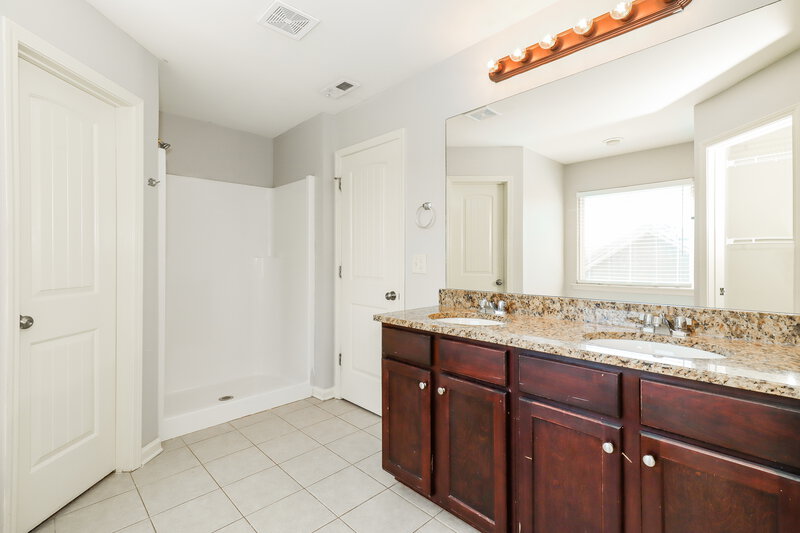 1,970/Mo, 46 Hamilton Blvd NW Cartersville, GA 30120 Main Bathroom View