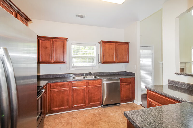 2,230/Mo, 6593 Silk Tree Pointe Braselton, GA 30517 Kitchen View