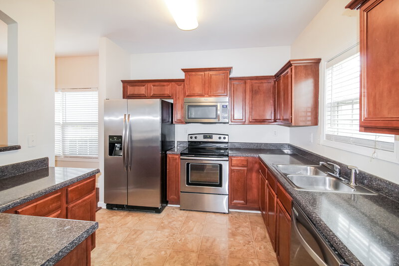2,230/Mo, 6593 Silk Tree Pointe Braselton, GA 30517 Kitchen View 2