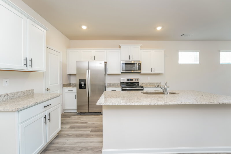 2,150/Mo, 317 Limestone Cir Conyers, GA 30013 Kitchen View