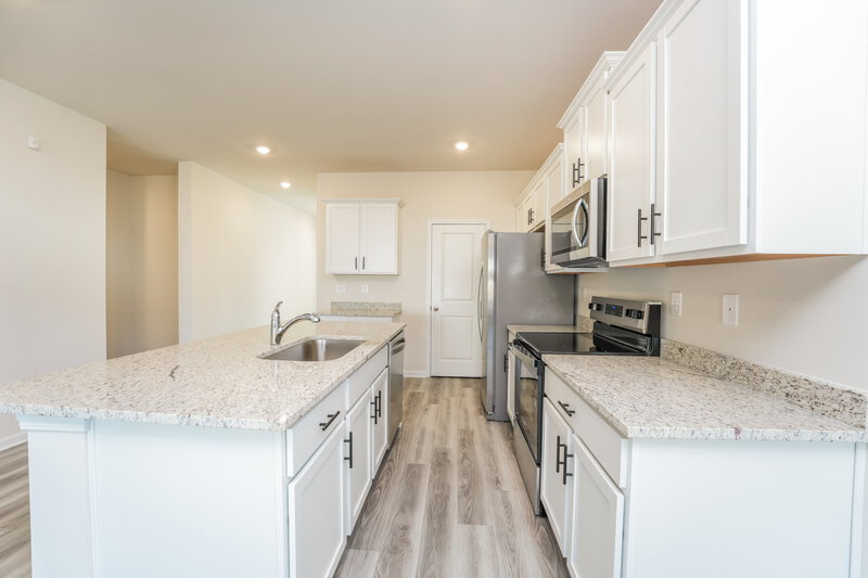 2,150/Mo, 317 Limestone Cir Conyers, GA 30013 Kitchen View 2