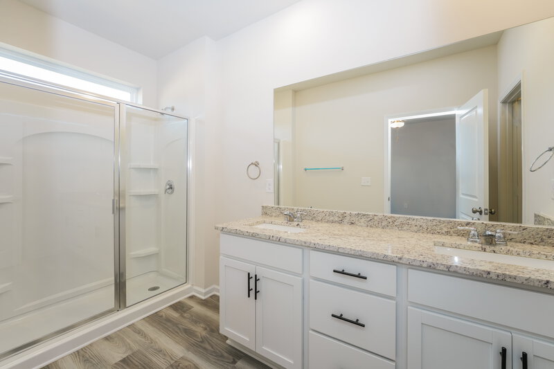 2,150/Mo, 317 Limestone Cir Conyers, GA 30013 Main Bathroom View