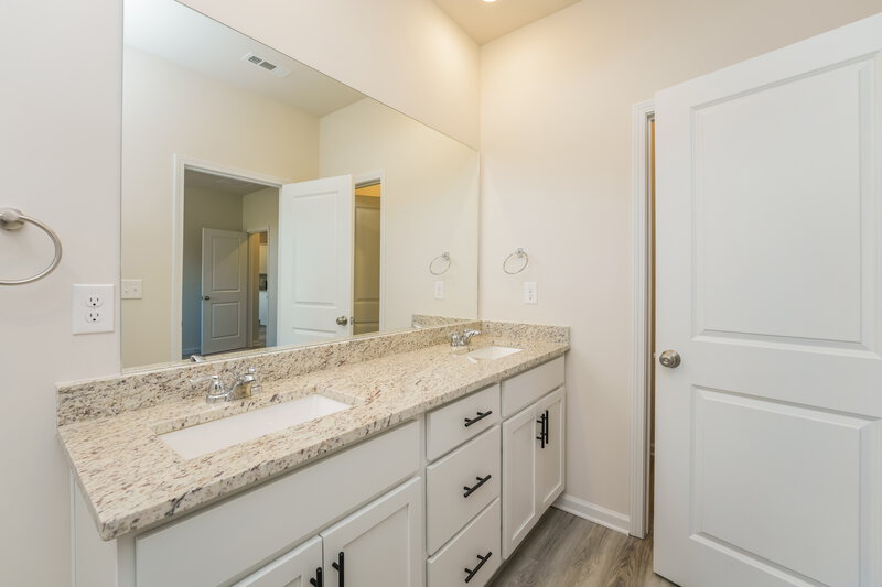 2,150/Mo, 317 Limestone Cir Conyers, GA 30013 Main Bathroom View 2