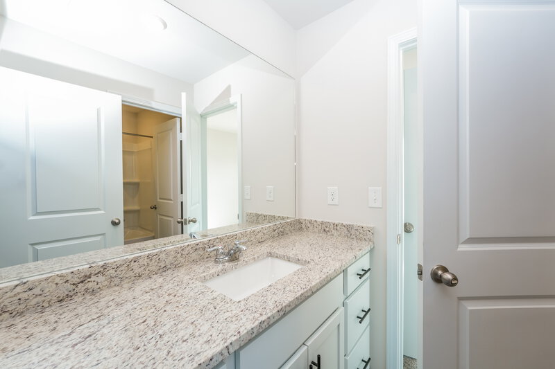 2,150/Mo, 317 Limestone Cir Conyers, GA 30013 Bathroom View