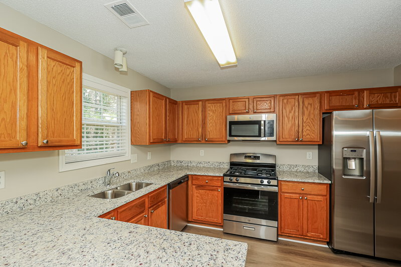 1,800/Mo, 255 Bainbridge Cir Dallas, GA 30132 Kitchen View