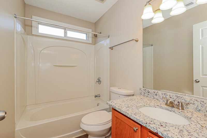 1,800/Mo, 255 Bainbridge Cir Dallas, GA 30132 Bathroom View