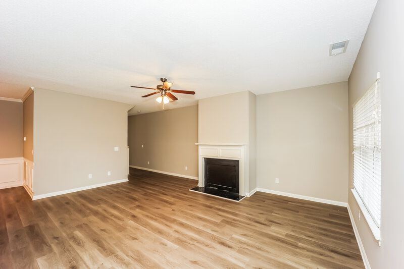 2,195/Mo, 171 Stillwood Dr Newnan, GA 30265 Living Room View