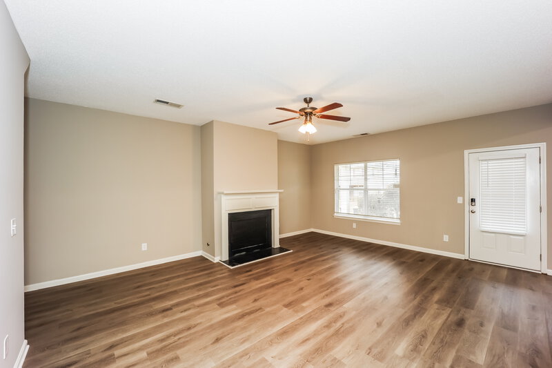 2,195/Mo, 171 Stillwood Dr Newnan, GA 30265 Living Room View 2