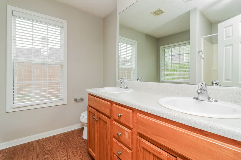 0/Mo, 226 Overlook Ct Dallas, GA 30157 Main Bathroom View