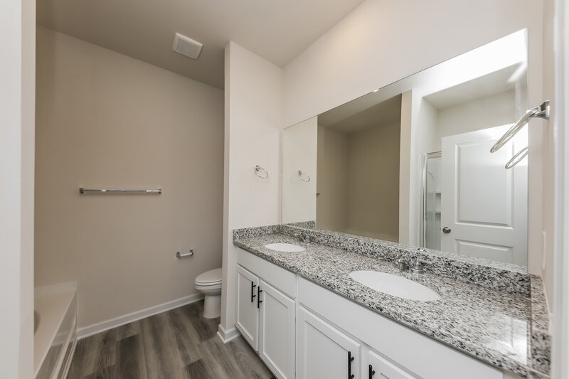 1,740/Mo, 483 Prescott Way Villa Rica, GA 30180 Main Bathroom View