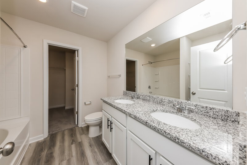 1,770/Mo, 481 Prescott Way Villa Rica, GA 30180 Main Bathroom View