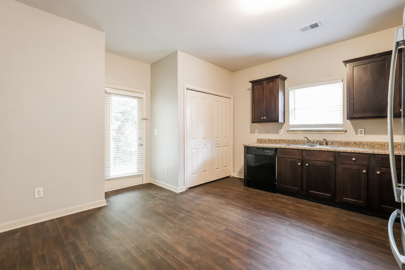 1,855/Mo, 534 Lobdale Falls Dr Lawrenceville, GA 30045 Kitchen View 3