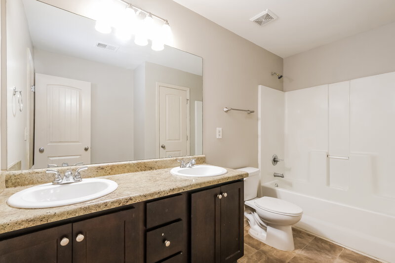 1,855/Mo, 534 Lobdale Falls Dr Lawrenceville, GA 30045 Bathroom View