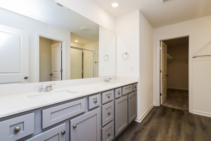 2,330/Mo, 221 Paisley Way Locust Grove, GA 30248 Main Bathroom View