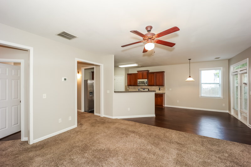 3,220/Mo, 89 Lakeshore Pkwy Newnan, GA 30263 Living Room View