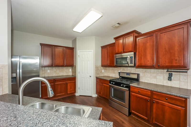 3,220/Mo, 89 Lakeshore Pkwy Newnan, GA 30263 Kitchen View