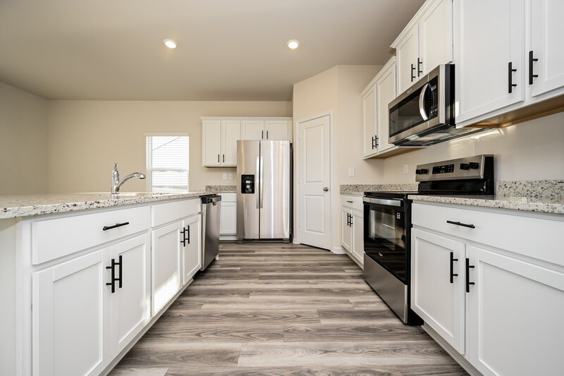 2,050/Mo, 284 Limestone Cir Conyers, GA 30013 Kitchen View