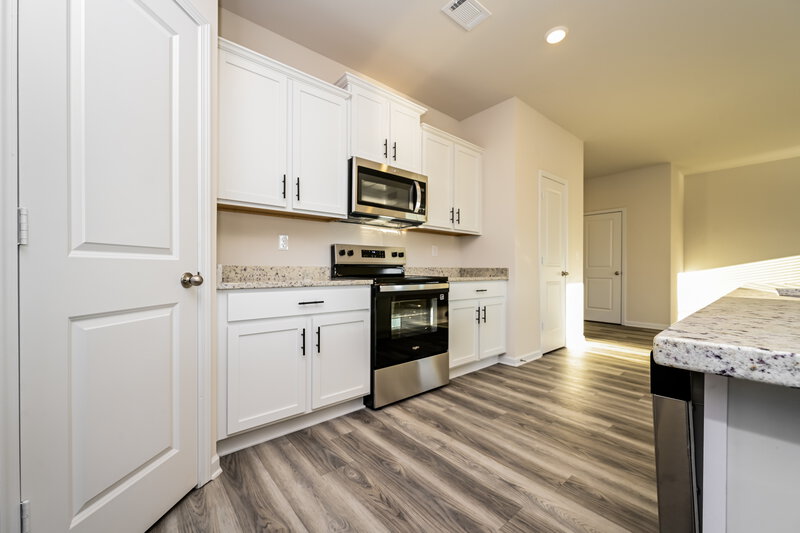 2,050/Mo, 284 Limestone Cir Conyers, GA 30013 Kitchen View 2