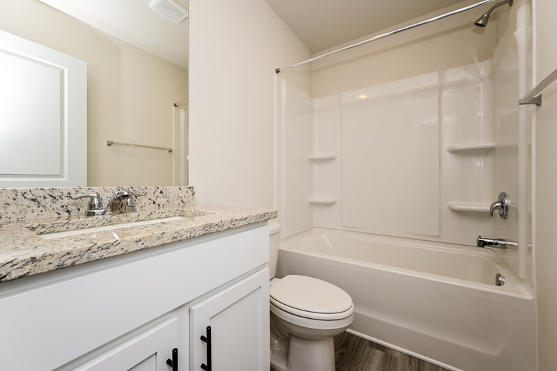 2,050/Mo, 284 Limestone Cir Conyers, GA 30013 Bathroom View