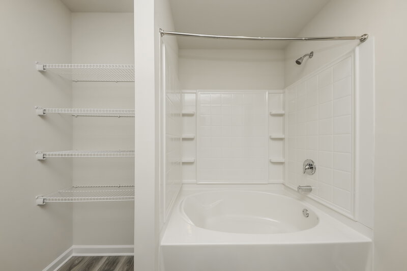 1,815/Mo, 473 Prescott Way Villa Rica, GA 30180 Main Bathroom View 2