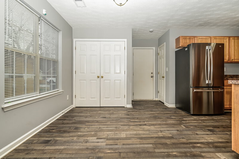 1,815/Mo, 420 Spring Lake Ter Covington, GA 30016 Dining Room View