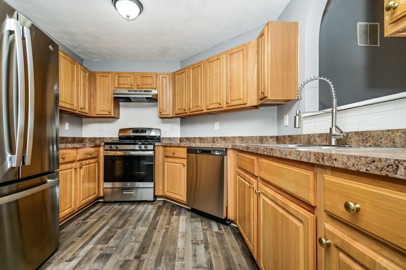 1,815/Mo, 420 Spring Lake Ter Covington, GA 30016 Kitchen View