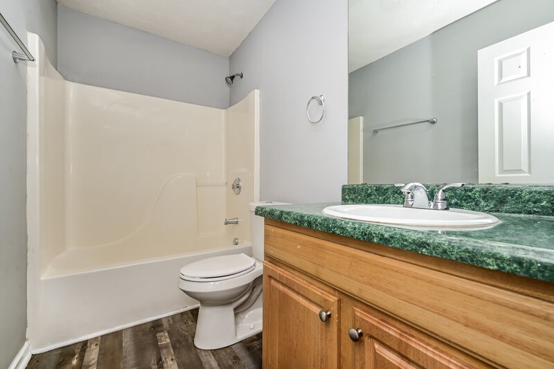 1,815/Mo, 420 Spring Lake Ter Covington, GA 30016 Bathroom View