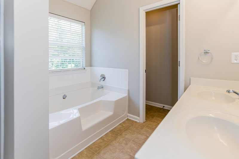 2,180/Mo, 24 Birch St Hiram, GA 30141 Main Bathroom View