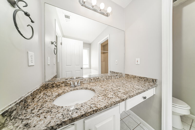2,025/Mo, 23 Woodmere Newnan, GA 30265 Main Bathroom View