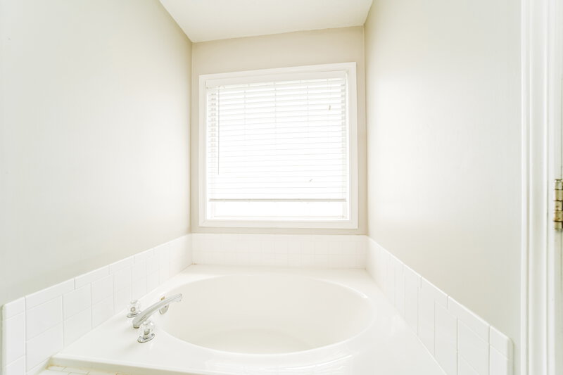 2,025/Mo, 23 Woodmere Newnan, GA 30265 Bathroom View 2