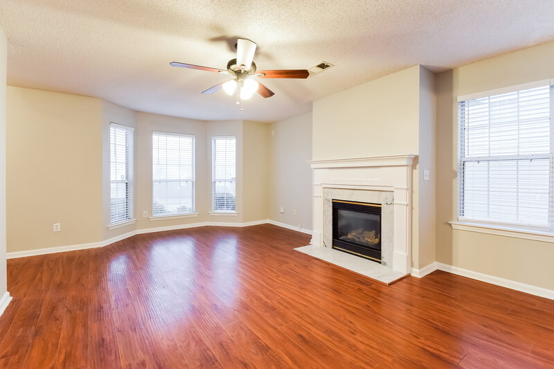 2,225/Mo, 402 Gresham Dr Stockbridge, GA 30281 Living Room View