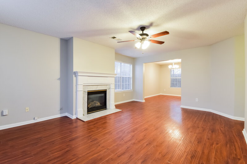 2,225/Mo, 402 Gresham Dr Stockbridge, GA 30281 Living Room View 2