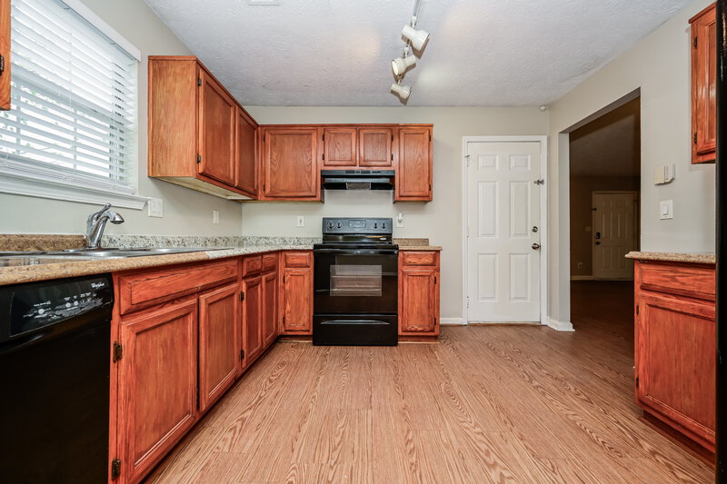 1,690/Mo, 508 Village Cir Stockbridge, GA 30281 Kitchen View 2
