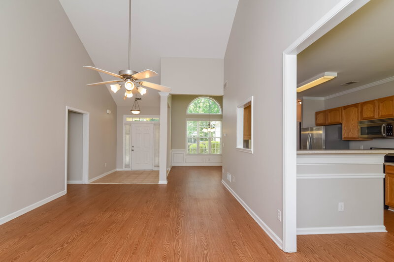 2,180/Mo, 3316 Pate Creek Vw Snellville, GA 30078 Living Room View 2