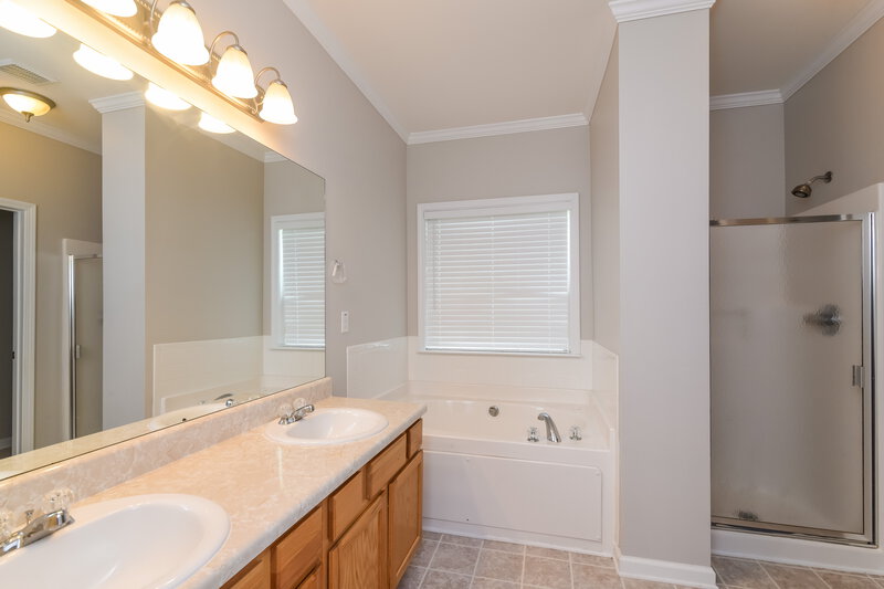 2,180/Mo, 3316 Pate Creek Vw Snellville, GA 30078 Master Bathroom View