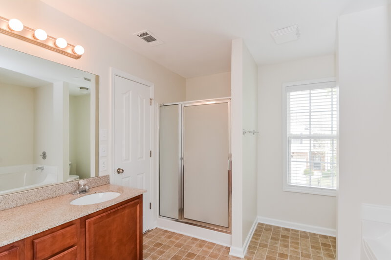 3,060/Mo, 2006 Barberry Dr Buford, GA 30519 Master Bathroom View