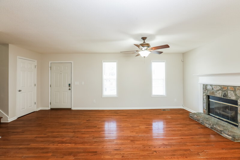 1,670/Mo, 604 Meadows Ct Villa Rica, GA 30180 Living Room View