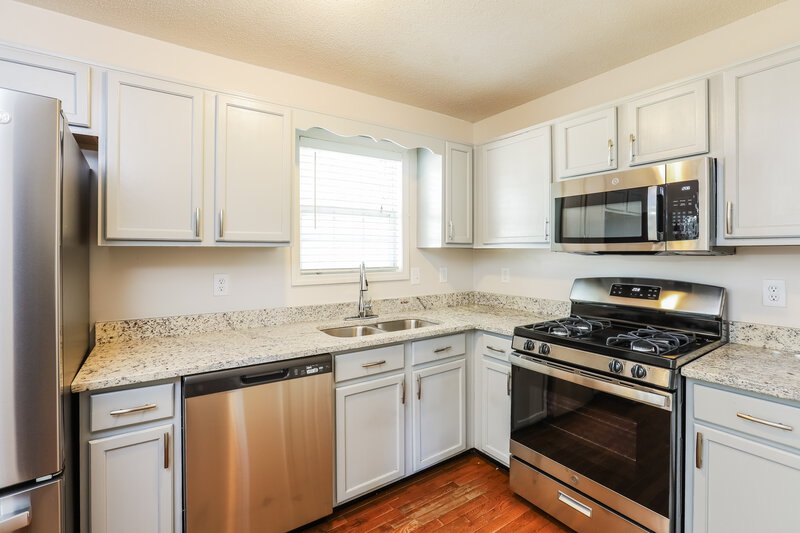 1,670/Mo, 604 Meadows Ct Villa Rica, GA 30180 Kitchen View