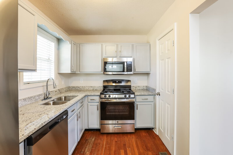 1,670/Mo, 604 Meadows Ct Villa Rica, GA 30180 Kitchen View 2