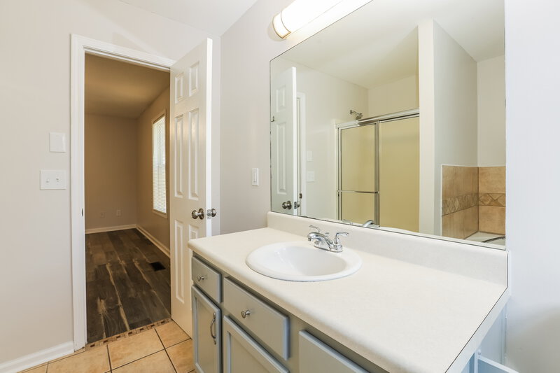 1,670/Mo, 604 Meadows Ct Villa Rica, GA 30180 Main Bathroom View