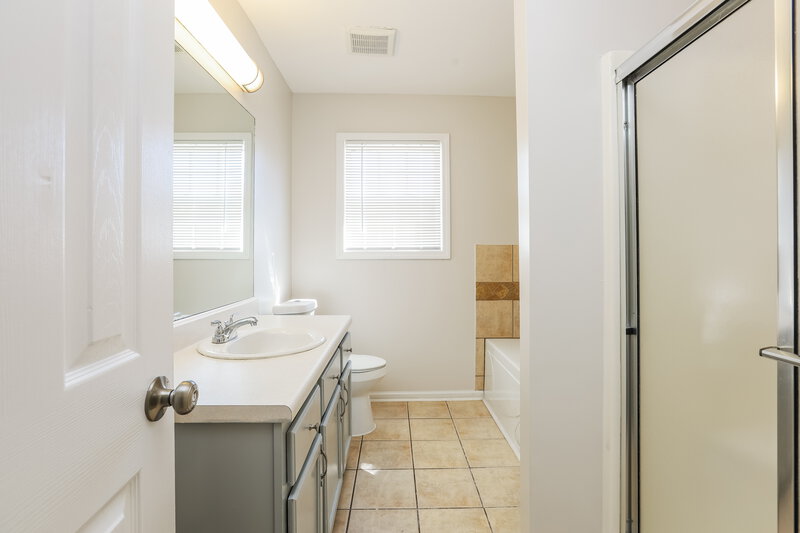 1,670/Mo, 604 Meadows Ct Villa Rica, GA 30180 Main Bathroom View 2