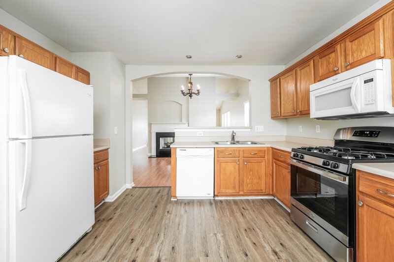 1,920/Mo, 608 Fairgreen Trl Stockbridge, GA 30281 Kitchen View 2